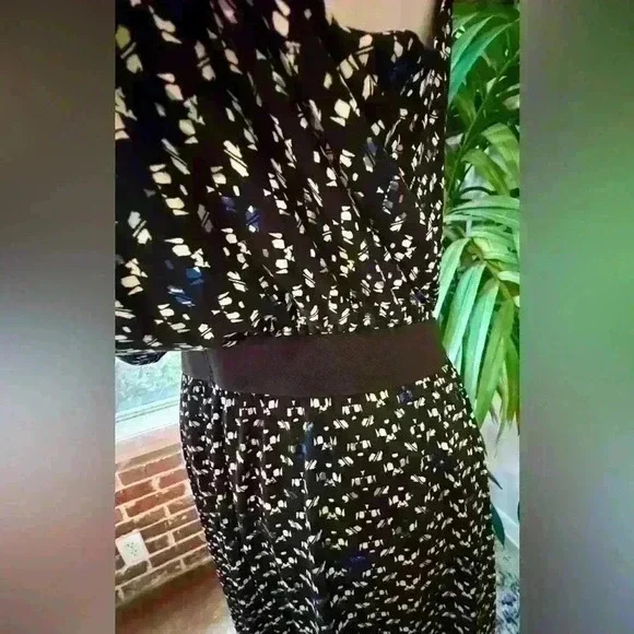 BCBGeneration Dress Size S-Short Racerback with Jersey Moc Wrap Vneck, preowned - Picture 4 of 11